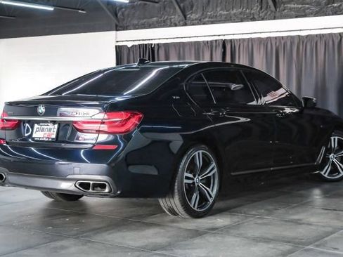 Used 2018 BMW M760i xDrive image 9
