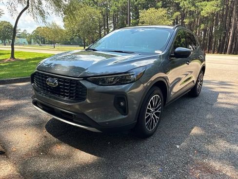 Used 2025 Ford Escape SE w/ PHEV Premium Package FWD image 7