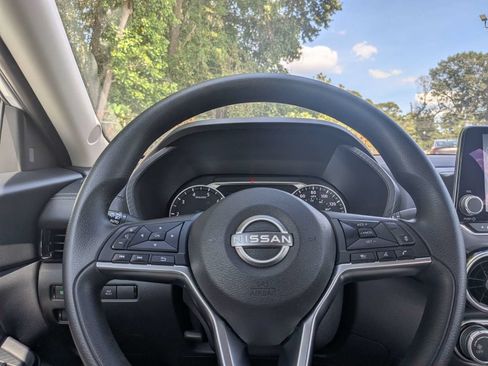 Used 2025 Nissan Sentra SV FWD image 24