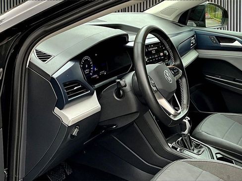 Used 2024 Volkswagen Taos SE image 14