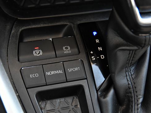 Used 2023 Toyota RAV4 XLE Premium FWD image 28