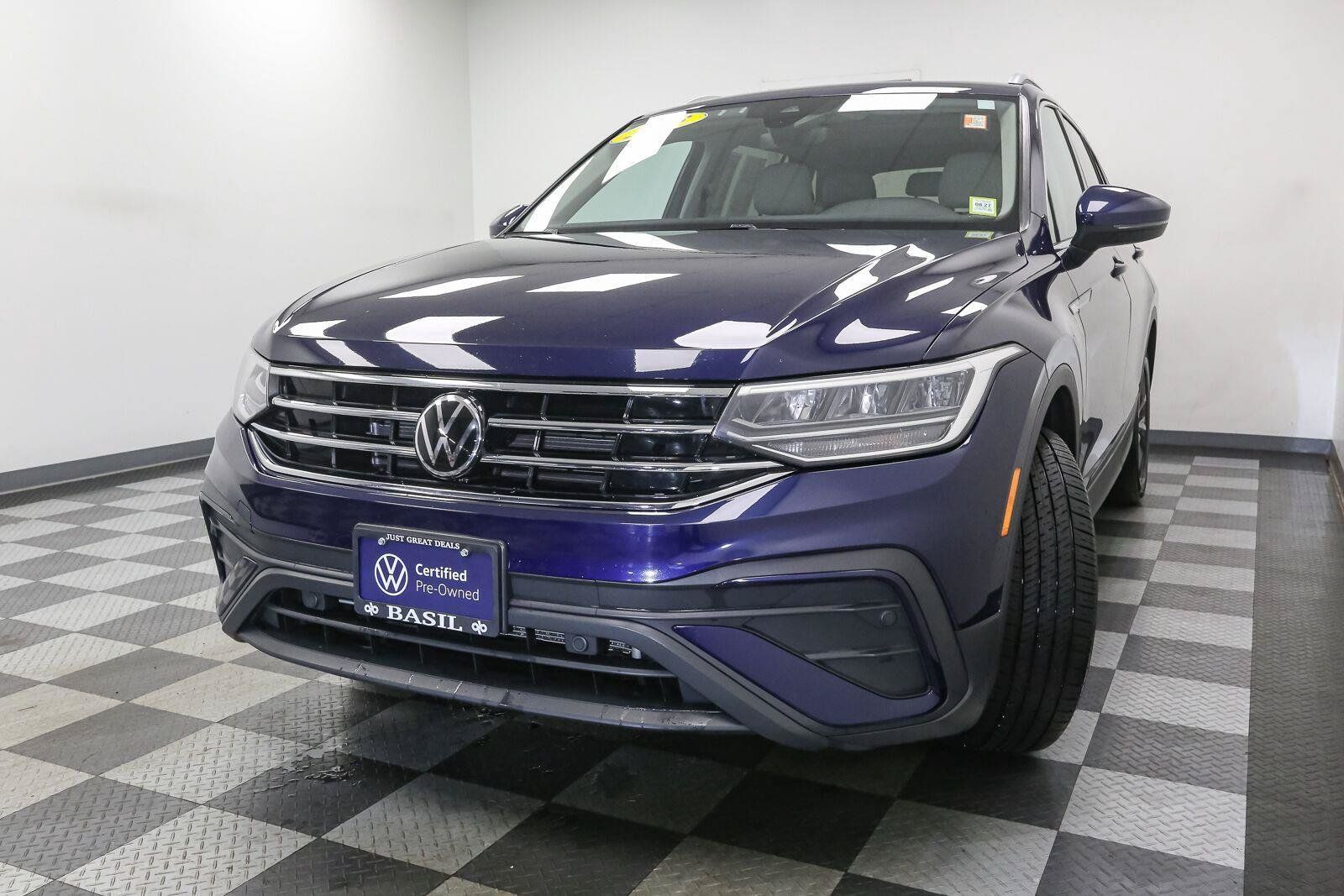 Certified 2023 Volkswagen Tiguan SE w/ Panoramic Sunroof Package FWD image 5