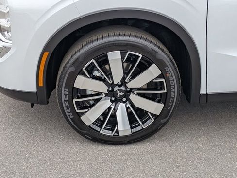 New 2026 Mitsubishi Outlander SE image 10