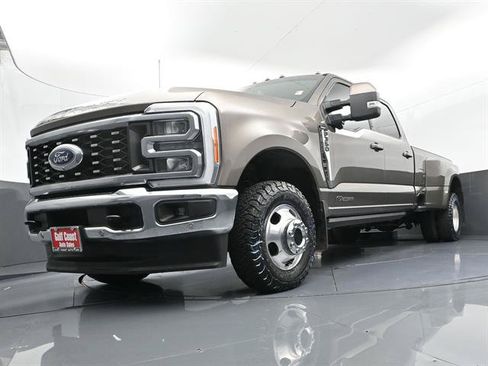Used 2023 Ford F350 Lariat w/ Lariat Ultimate Package AWD/4WD image 32