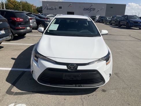 Used 2024 Toyota Corolla LE image 2