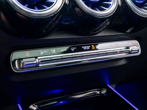 Used 2022 Mercedes-Benz GLB 250 4MATIC image 28