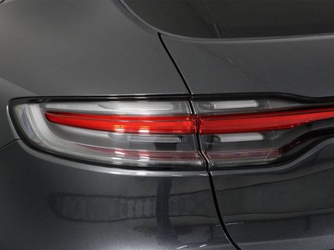 Used 2025 Porsche Macan S image 21