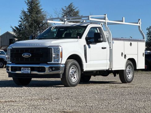 New 2026 Ford F250 XL w/ XL Chrome Package image 8