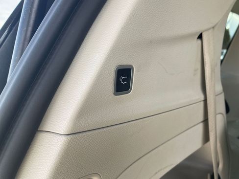 Used 2024 Chrysler Voyager LX image 23