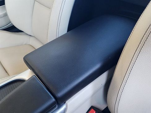 Used 2015 Mercedes-Benz SLK 250 w/ Premium Package image 63