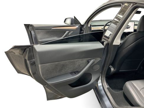 Certified 2023 Tesla Model Y Long Range AWD/4WD image 10