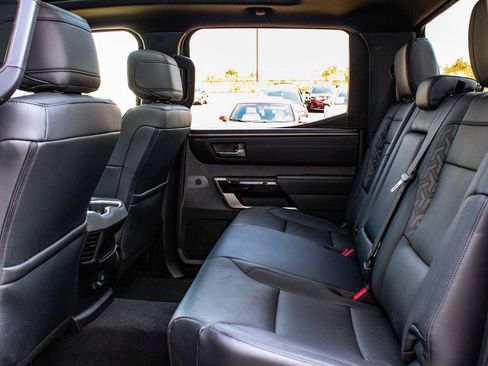 Used 2025 Toyota Tundra Limited AWD/4WD image 32