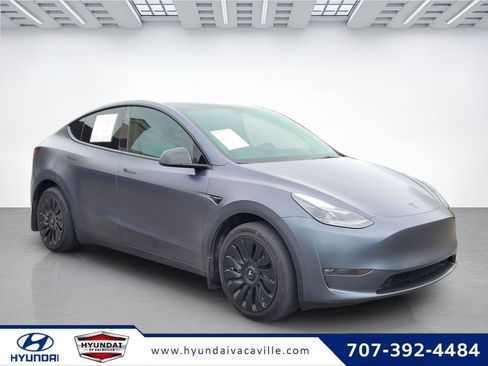 Used 2023 Tesla Model Y Long Range image 1