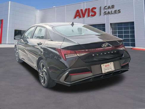 Used 2025 Hyundai Elantra SEL FWD image 9