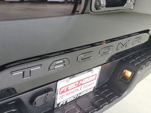 Used 2023 Toyota Tacoma SR5 w/ Technology Package AWD/4WD image 10