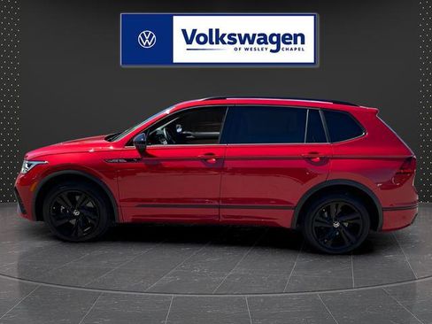 Certified 2024 Volkswagen Tiguan SE R-Line FWD image 4