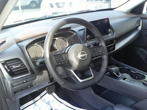 Used 2023 Nissan Rogue SV w/ SV Premium Package image 16