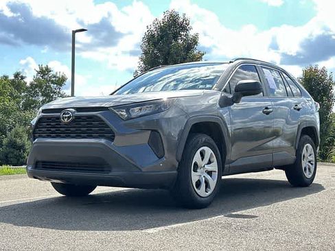 Used 2020 Toyota RAV4 LE FWD image 18