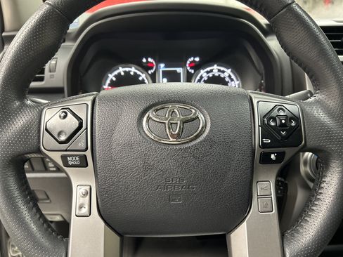 Used 2022 Toyota 4Runner Limited AWD/4WD image 17
