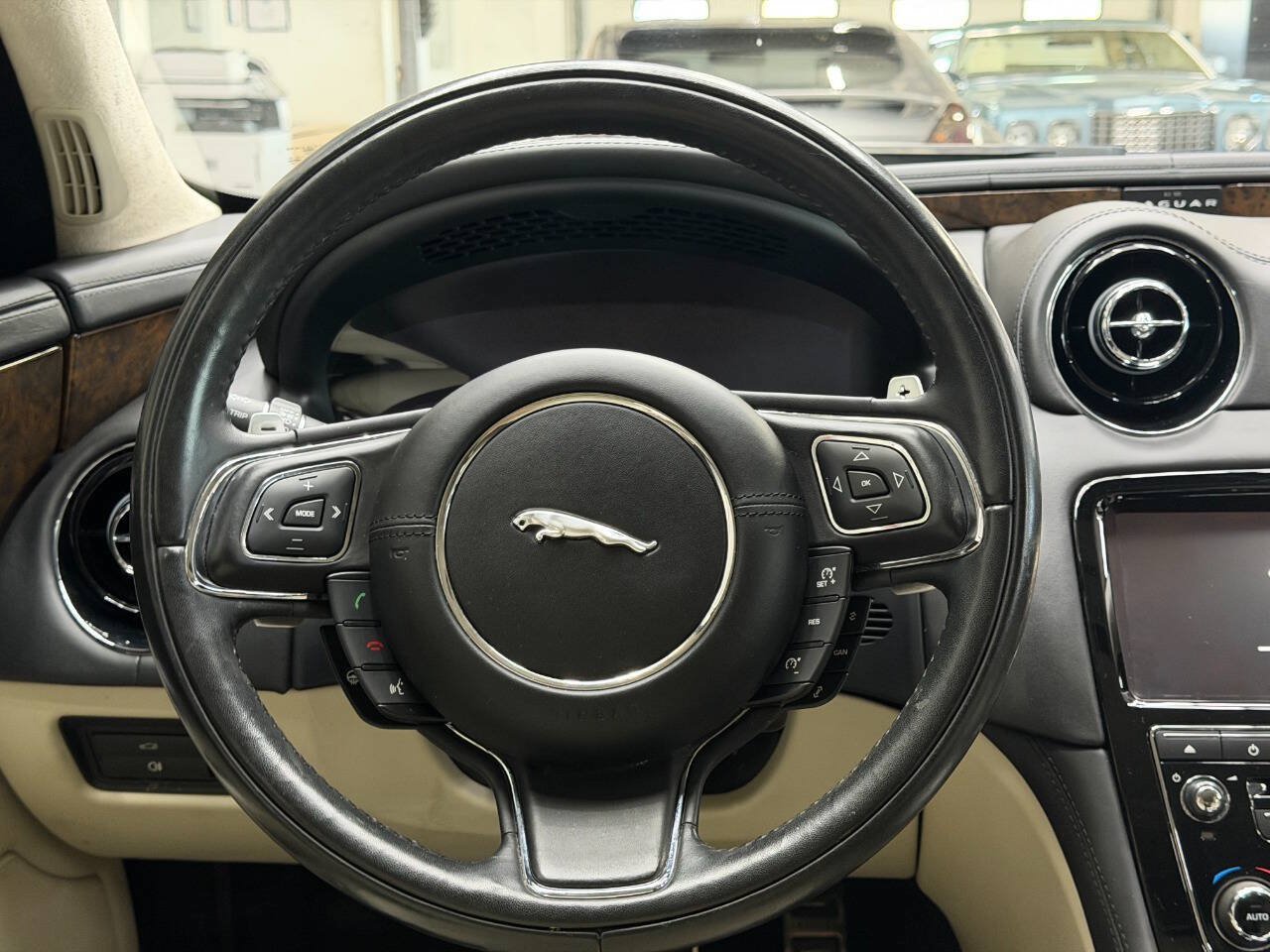 Used 2019 Jaguar XJ L Portfolio AWD/4WD image 22