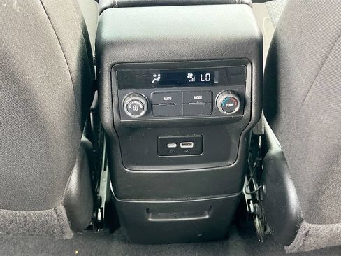 Used 2023 GMC Acadia SLE FWD image 23