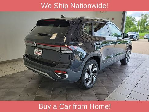 Used 2025 Volkswagen Taos SE AWD/4WD image 4