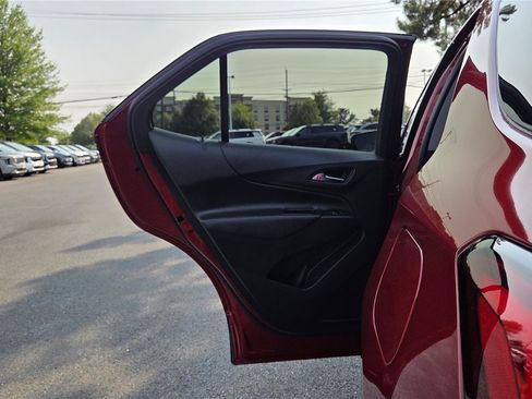 Used 2023 Chevrolet Equinox LT FWD image 28