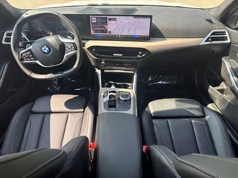 Used 2025 BMW 330i xDrive Sedan AWD/4WD image 19