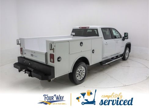 Used 2024 Chevrolet Silverado 2500 LT w/ Convenience Package image 4