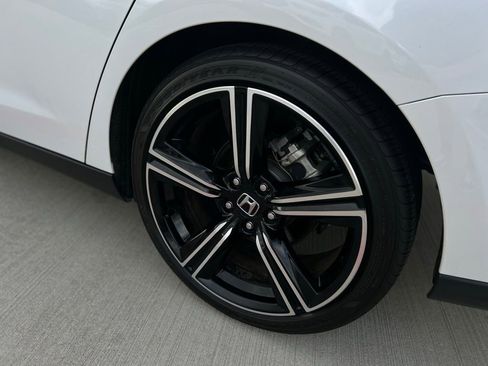 Used 2024 Honda Accord Sport image 11