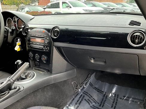 Used 2008 MAZDA MX-5 Miata Touring image 23