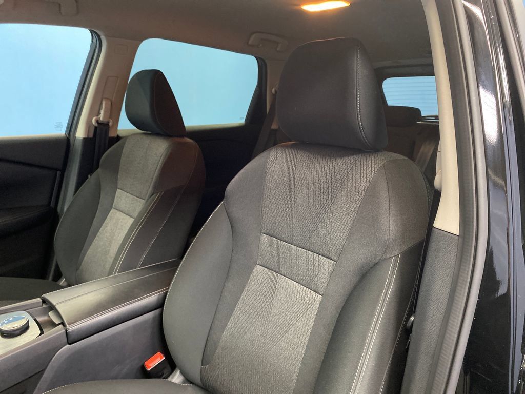 Used 2025 Nissan Rogue SV AWD/4WD image 8