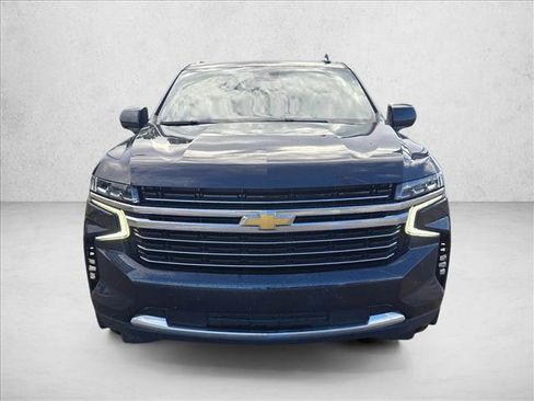 Used 2024 Chevrolet Suburban LT RWD image 2
