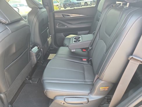 Used 2023 INFINITI QX60 Luxe w/ Performance Audio Package AWD/4WD image 7