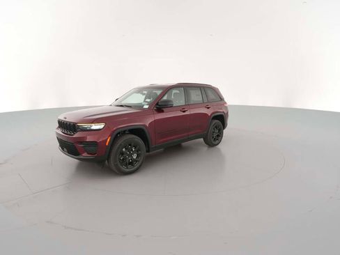 New 2025 Jeep Grand Cherokee Altitude image 4