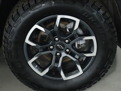 Used 2025 Chevrolet Equinox ACTIV w/ Safety and Technology Package image 10