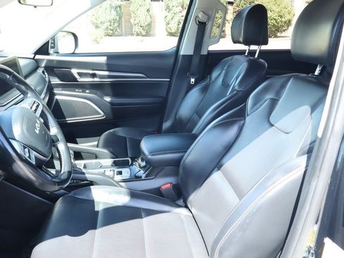 Used 2022 Kia Telluride LX FWD image 19