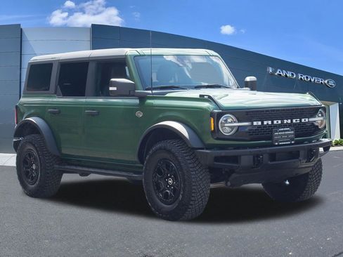 Used 2023 Ford Bronco Wildtrak image 3