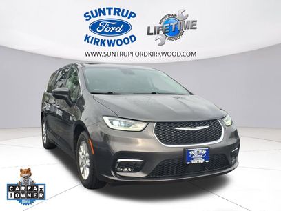 Used 2023 Chrysler Pacifica Touring-L