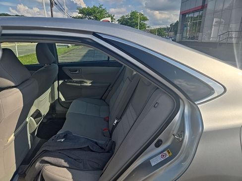 Used 2017 Toyota Camry LE FWD image 5