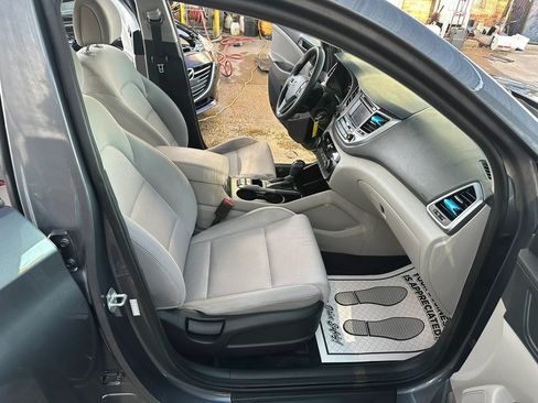 Used 2018 Hyundai Tucson SE FWD image 17