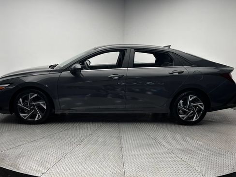Used 2024 Hyundai Elantra SEL w/ Convenience Package FWD image 4