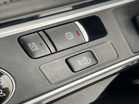 Used 2022 Nissan Pathfinder SV image 24