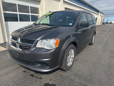 Used 2016 Dodge Grand Caravan SE w/ Quick Order Package 29E SE image 2