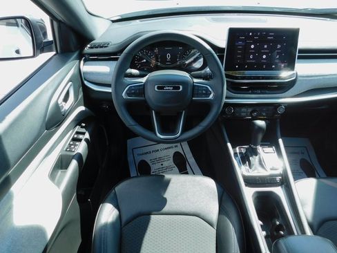 Used 2024 Jeep Compass Latitude image 14