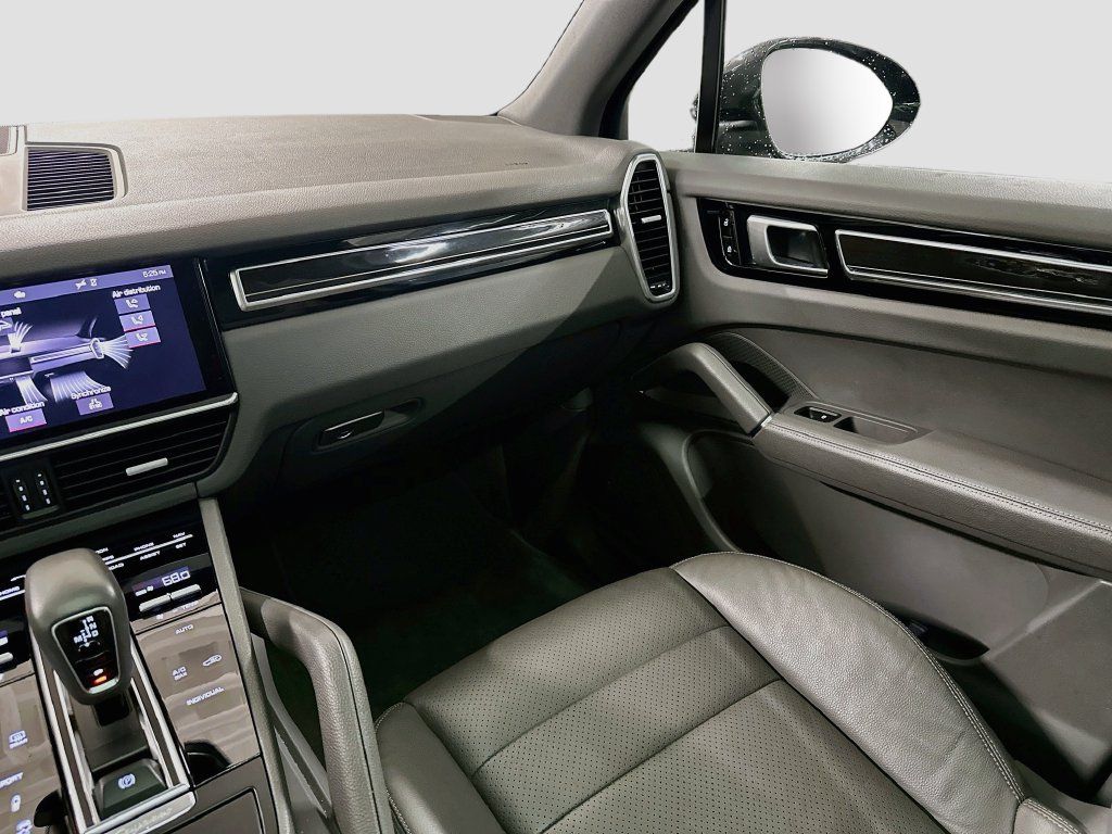 Certified 2020 Porsche Cayenne S AWD/4WD image 24