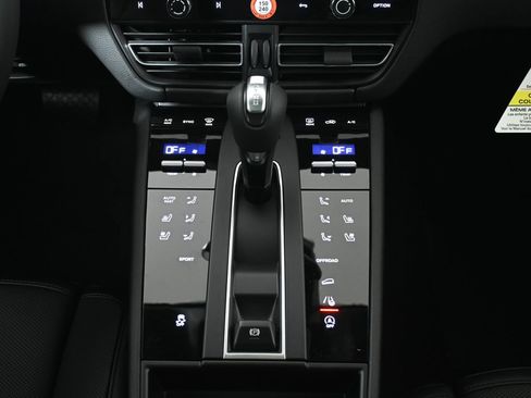 Used 2026 Porsche Macan AWD/4WD image 24