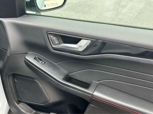 Used 2025 Ford Escape ST-Line Select AWD/4WD image 19