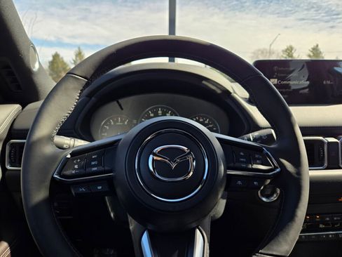 New 2025 MAZDA CX-5 Signature image 31