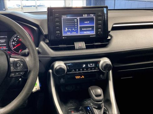 Used 2021 Toyota RAV4 LE AWD/4WD image 18